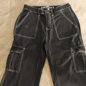 High-rise black carpenter cargo pants w white stitching- size 5